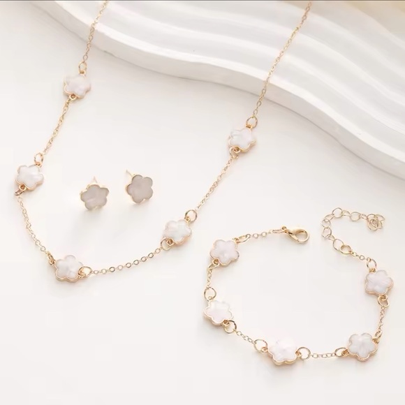 Jewelry - Gold Filled White Clover Floral Jewelry Set